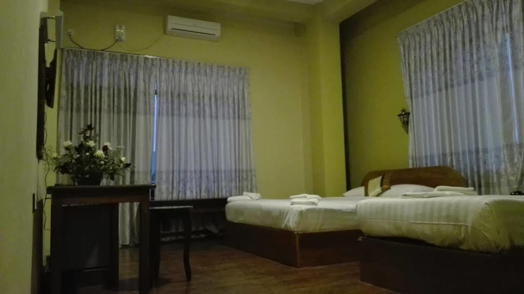 Gold Star Hotel Nyaung Shwe Zewnętrze zdjęcie